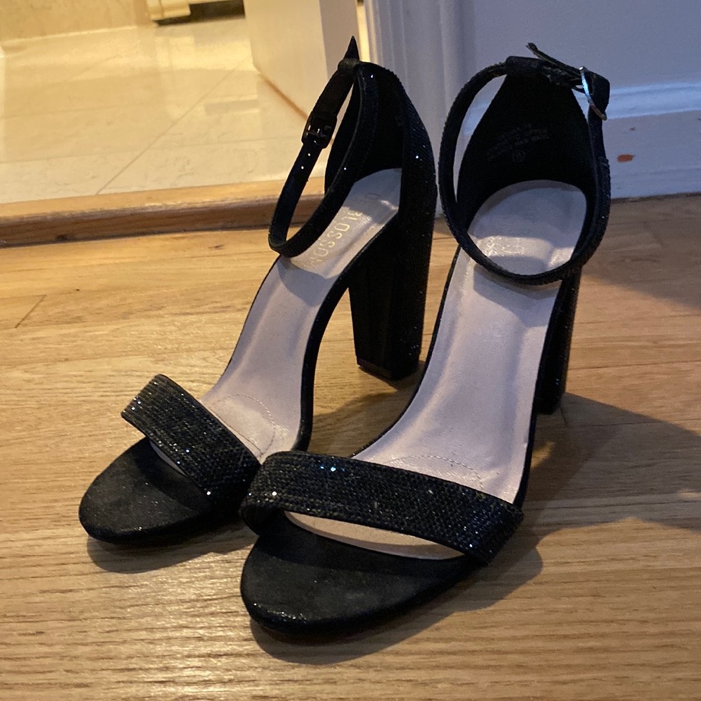 De Blossom Collection black size 8 women heels rhinestone sparkle.